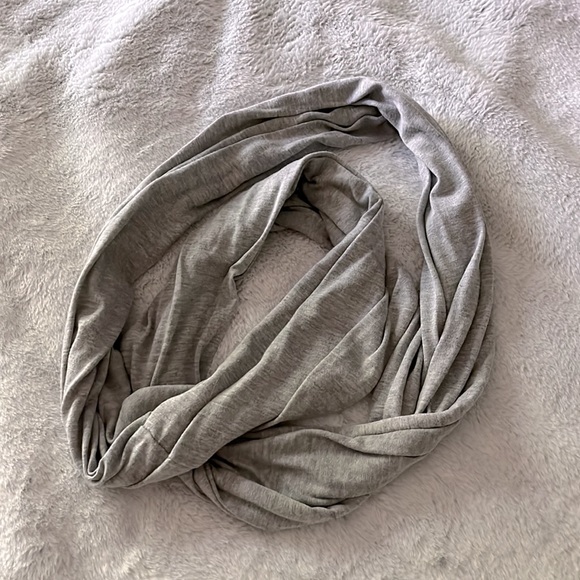 Grey wrap scarf - Picture 1 of 2